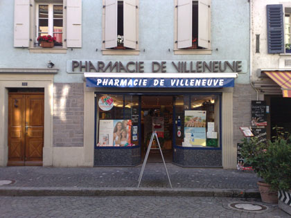 Entrée de la pharmacie de Villeneuve